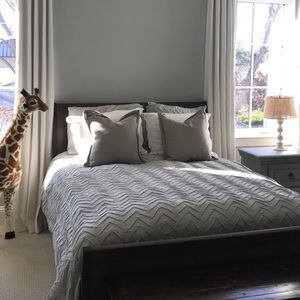 Queen duvet cover and shams